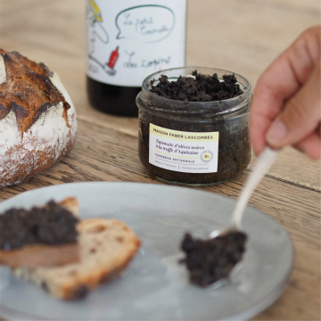🍴C'EST TRUFFÉ ! ✨

Une tapenade d'olives noires à la truffe d'Aquitaine à partager à l'apéro, ça vous dit ? 
👉 À savourer sur une tartine de pain toasté et beurré. 

RDV sur le site de l'épicerie Bordeaux, lien en bio👆

#lepiceriebordeaux @maisonfaberlascombes 

#maisonfaberlascombes #legoutdusudouest #sudouest #conserve #epicerie #madeingironde #conserverie #artisanale #faitmainenfrance #faitmainavecamour #bordeaux #bordeauxmetropole #gironde #nouvelleaquitaine #livraisondomicile #livraison
